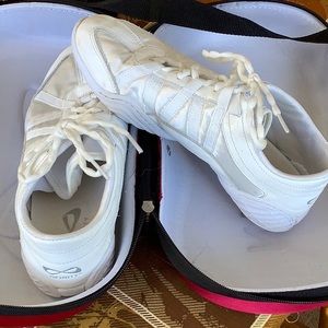 Nfinity Cheer shoe